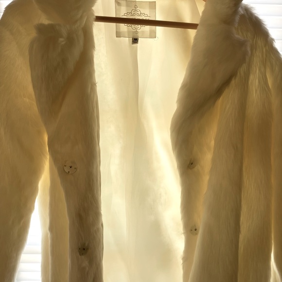 White fur coat - Picture 2 of 3